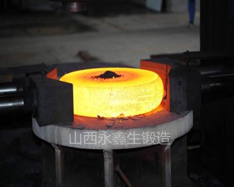 環形鍛件的沖頭擴孔方法