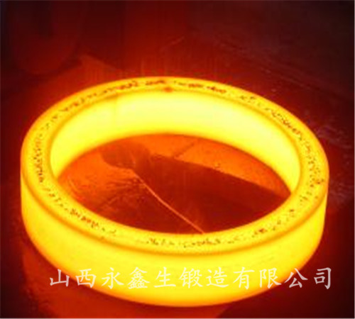 生產(chǎn)中的環(huán)形鍛件